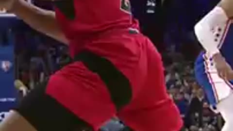 Embiid KICKS Scottie Barnes IN THE FACE!💀👀 #shorts