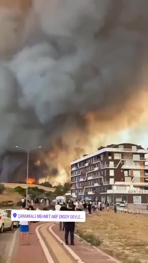 Shocking Video spreading forest fire near picturesque tourist town of Canakkale Turkey