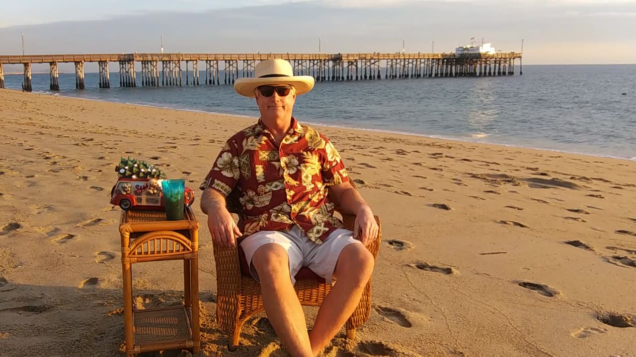 The Beach Captain in Time-Lapse. Balboa Pier, Newport Beach, California. Christmas 2021 TL 077