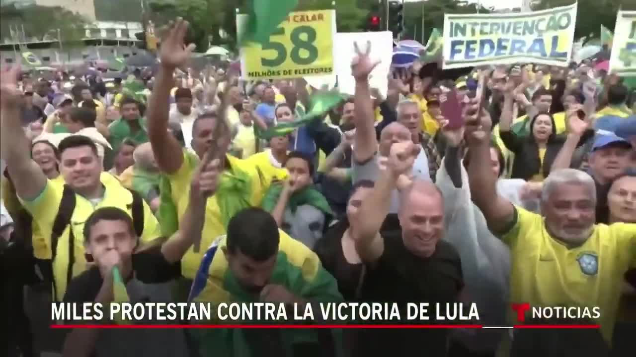 Persisten las protestas por derrota de Bolsonaro en Brasil | Noticias Telemundo