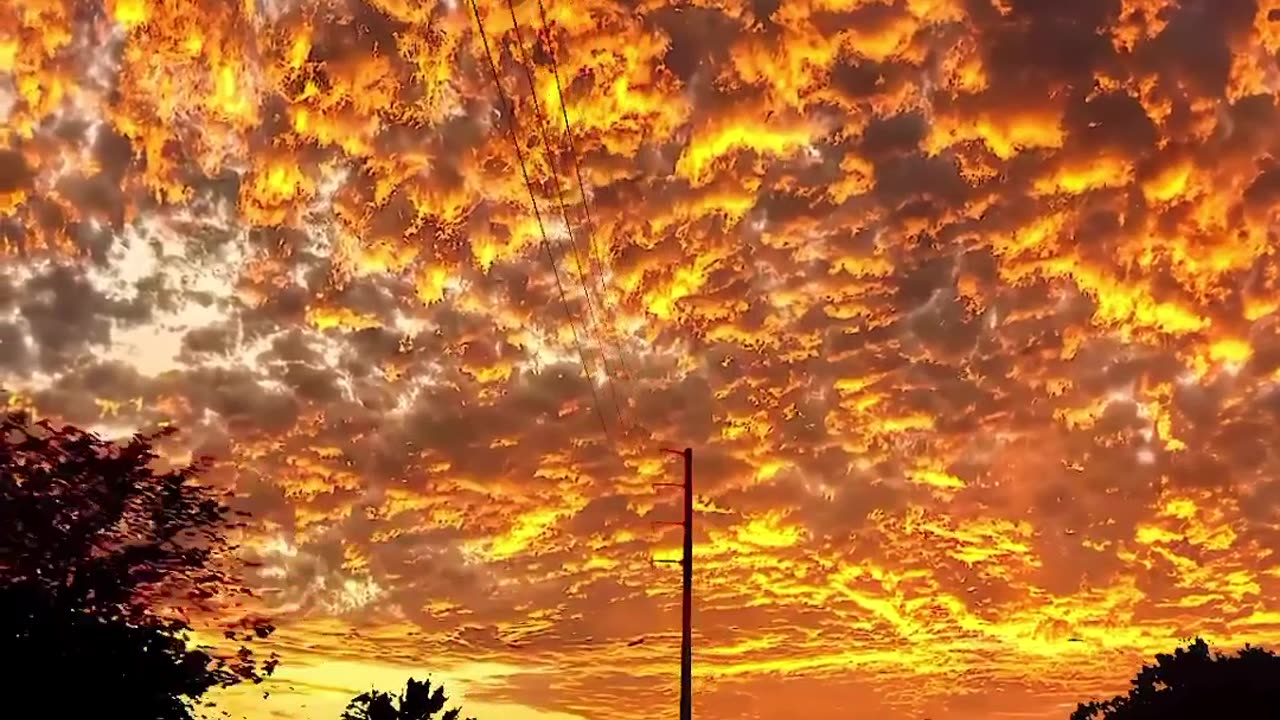 "Golden Horizon: Captivating Sunset over the Ocean"