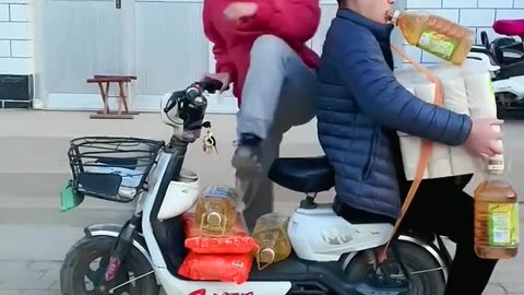 Best Funny Videos_ New Chinese Funny Video try not to laugh _short _Funny _Comedy(720P_HD)