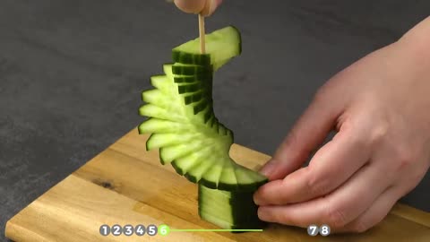 Se tagli il cetriolo così, si trasforma in un'opera d'arte!