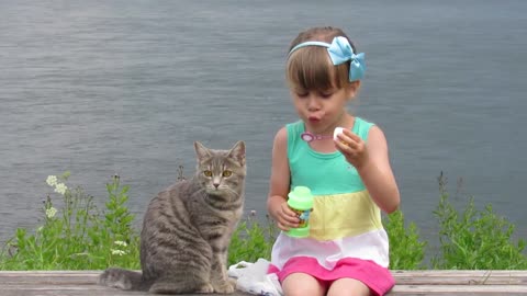 Record the beautiful moment of her daughter, as if found