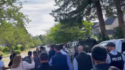 À Surrey (BC) le premier Ministre Canadien Trudeau, hué et invectivé par des habitants