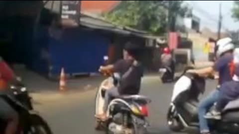 Entah siapa yang salah