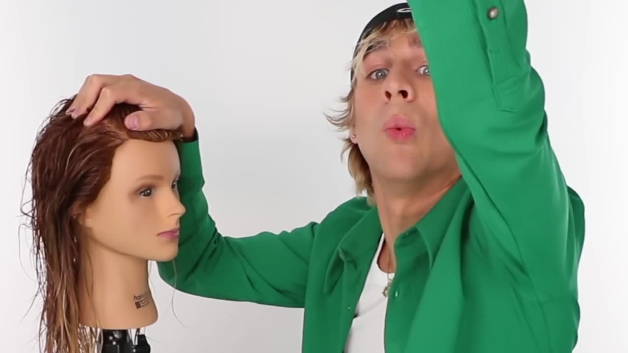 pro hairdresser guide to a BUTTERFLY HAIRCUT