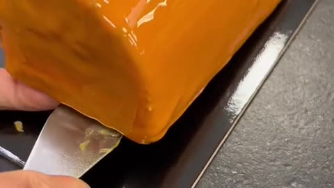 Une bûche d’une douceur extrême avec un coeur d’ananas rôti dans une gelée