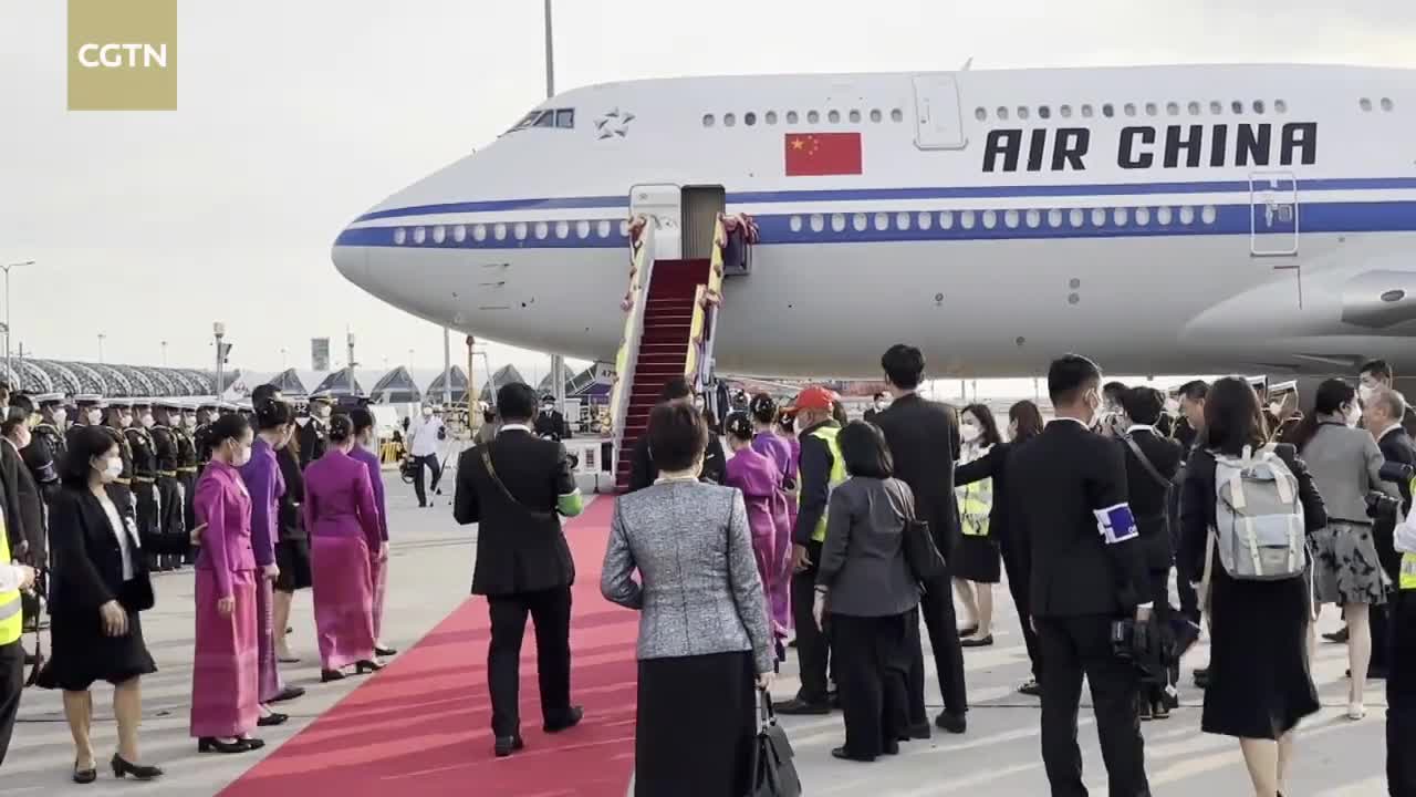 Chinese President Xi leaves Thailand with warm farewell