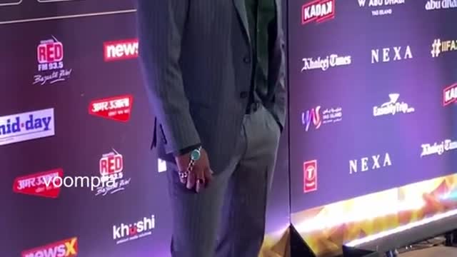 SALMAN KHAN Tiba Dengan Pengawalan Bers3njat4