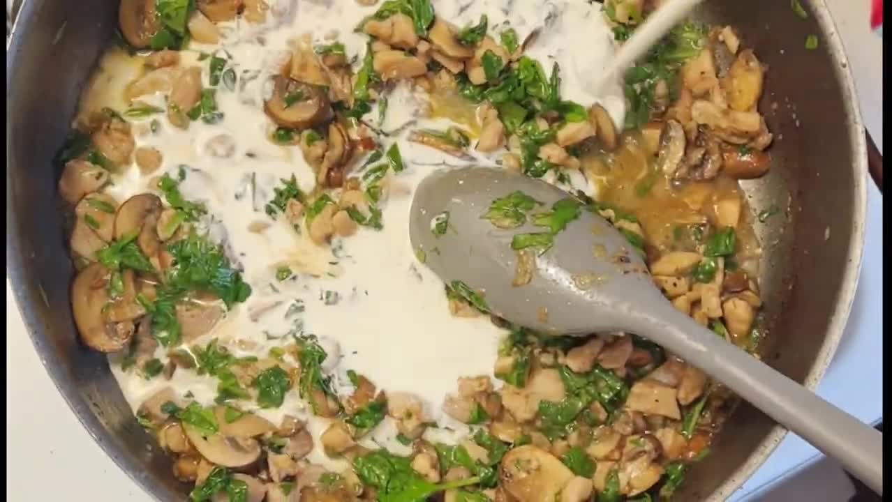 Chicken Alfredo Penne With Mushroom And Spinach