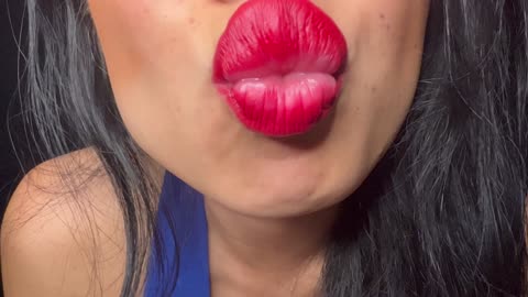 ASMR KISSING AND CHEWING BUBBLE GUM