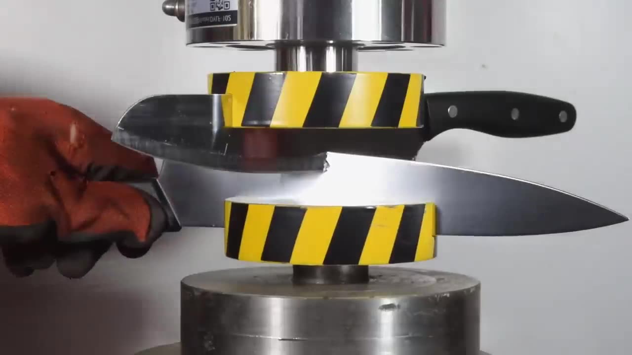 HYDRAULIC PRESS VS KNIVES, EXPENSIVE AND CHEAP