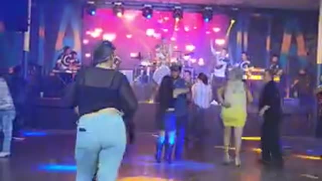 en el NoaNoa Okc Galilea con America bailando 💃🕺💃🕺👏👏👏