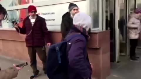 Ukrainians shelter in subway, expecting air strikes