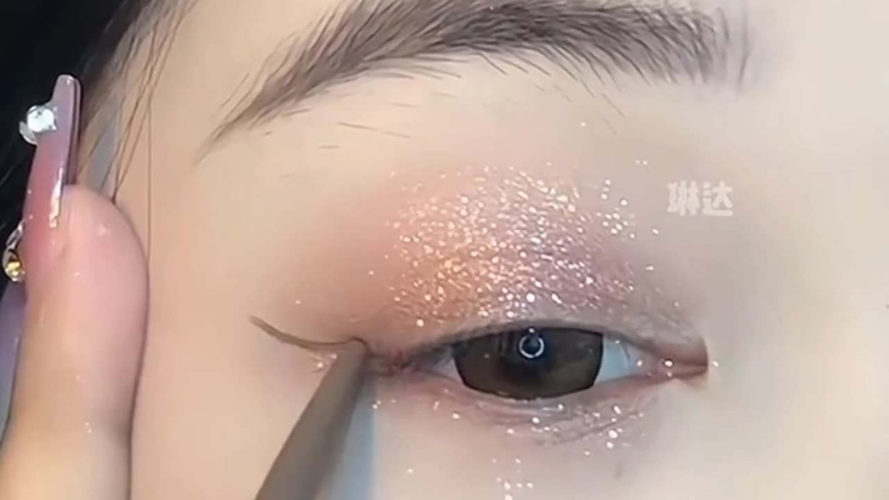 Glitter use eyes ☄☄☄☄