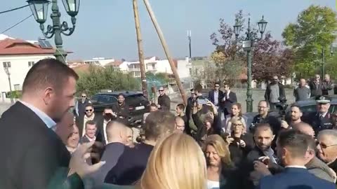 Ο ΜΕΣΙ ΤΗΣ ΠΟΛΙΤΙΚΗΣ ΕΙΣΑΙ-ΔΕΝ ΠΑΙΖΕΣΑΙ.