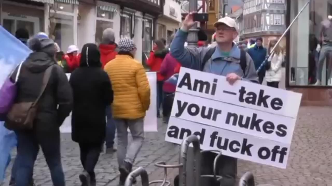 Germans are protesting against Weapon supply