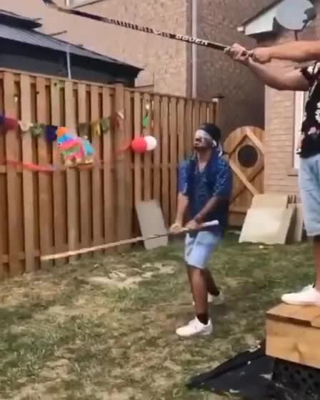 Playing Pignata sometimes is dangerous 😄😂😄😂😄😂😄😂😄😂😄😂😄😂