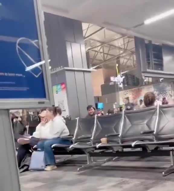 Mega Karen Absolutely Loses It, Can Someone Help Her Get Her Stuff?