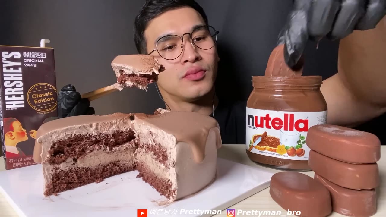 ASMR CHOCOLATE CAKE ICE CREAM Nutella Tico Hershey’s DESSERT MUKBANG 파리바게트 초코 케이크 아이스크림 먹방 Foodvideo