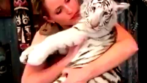 girl love tiger