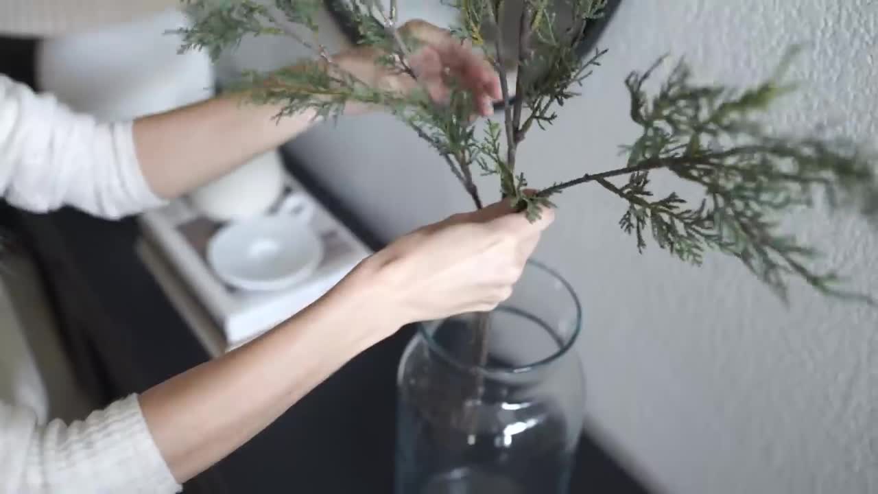 HOLIDAY DECORATING IDEAS for 2022 // DIY CHRISTMAS FLORAL & GREENERY