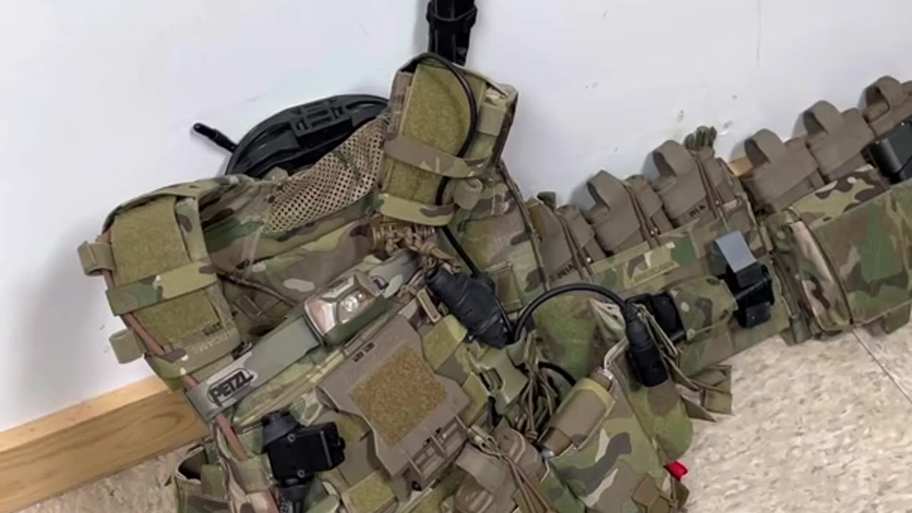 NAVY SEAL'S CRYE AVS Plate Carrier Setup