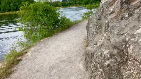 Bergianska trädgårdens strandpromenad vid Brunnsviken.