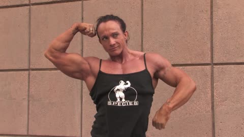 Bodybuilder Janeen Lankowski Flexing