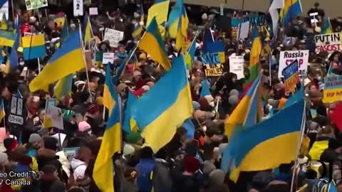 Remember the twitchy broad beside Justin?