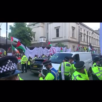 London right now as patriots and Jews face off with pantifa and pro Palestine terrorist scum.
