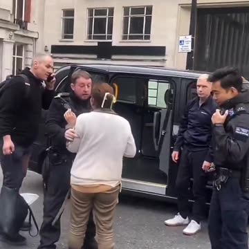Oxford Circus, London Pickpocket Attacks Taxi Driver and Resists Arrest When