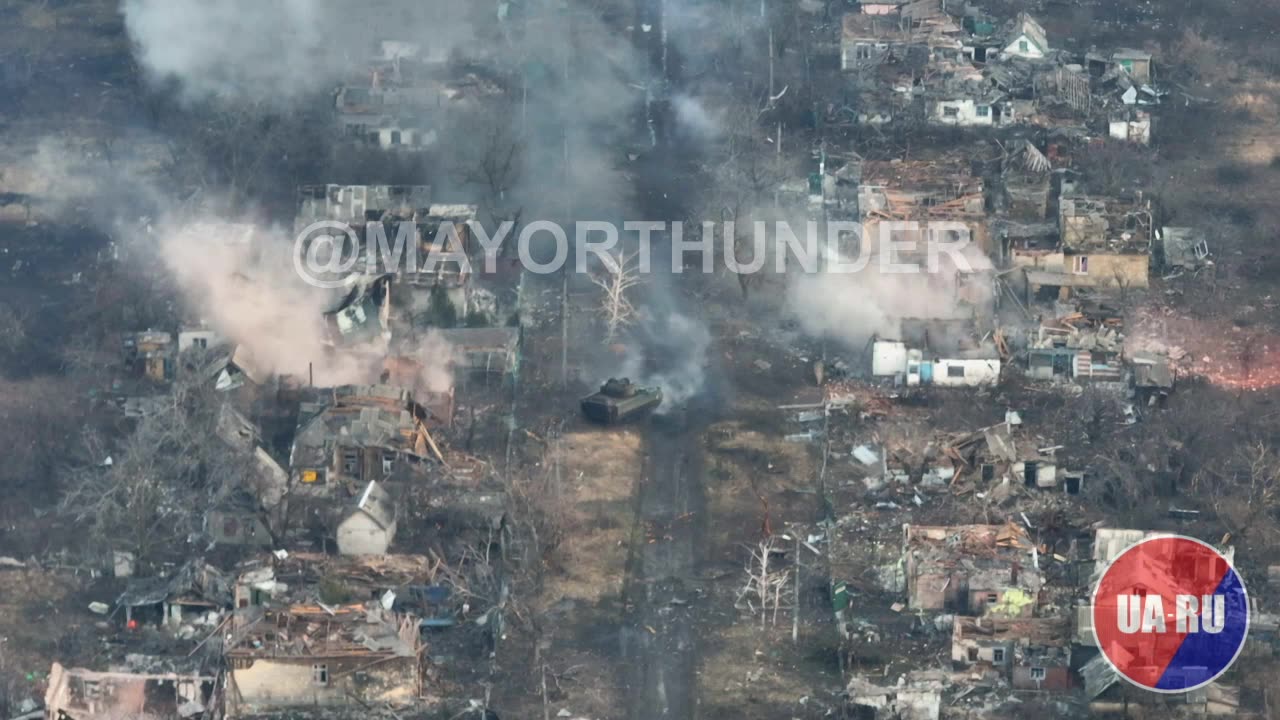 Bradley IFV Runs Over a Mine in Southern Avdiivka