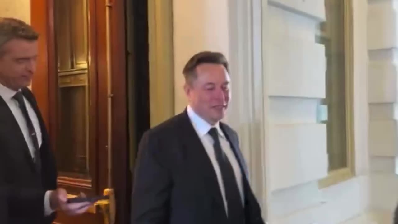 Elon Musk Seen Leaving Chuck Shumer’s office “we talked AI & the Economy”