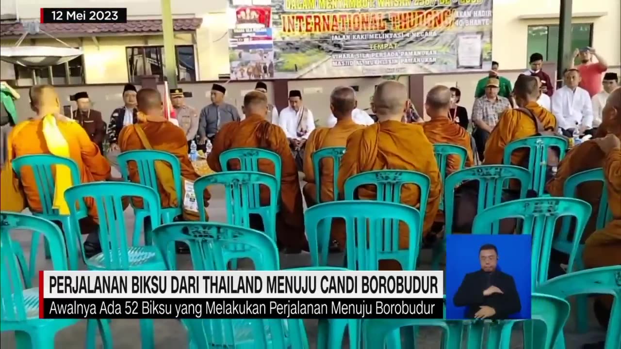 Menyambut Kedatangan para biksu dari Thailand yang berjalan kaki menuju Candi Borobudur