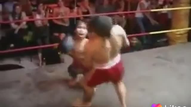 Amazing dwarf boxing match and knock out