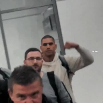 Alex Pereira unexpectedly meets Israel Adesanya at the airport