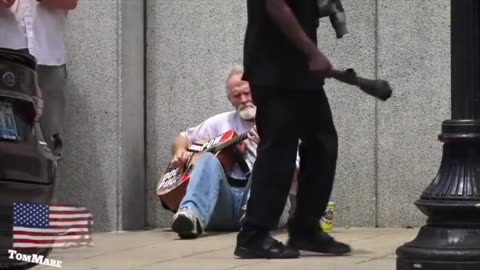 HOMELESS BUT NOT PATRIOTLESS...PLEASE SHARE THIS IF YOU LOVE THIS PATRIOT