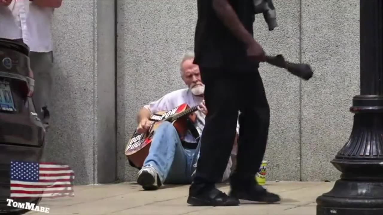 HOMELESS BUT NOT PATRIOTLESS...PLEASE SHARE THIS IF YOU LOVE THIS PATRIOT