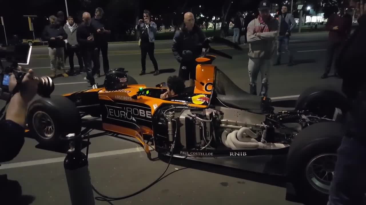 Formula 1 cars in the streets of Adelaide September 2017 HD - longer version