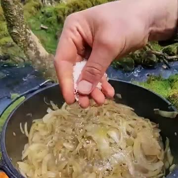 Avalanche of onion 🍗🥩🍲🥘