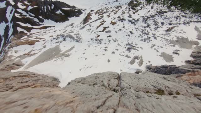 Beautiful snowy mountain scenery.