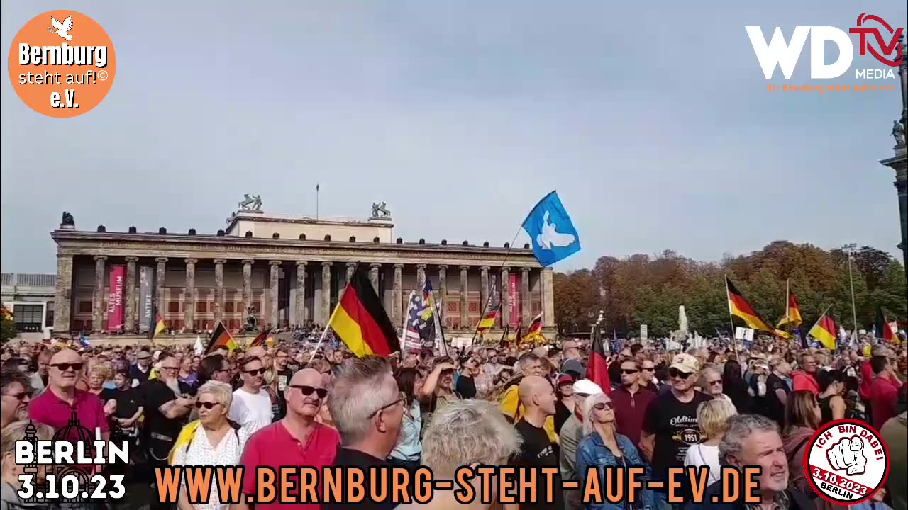 Berlin 3.10.2023, Deutschland steht auf!, Veranstaltung am Berliner Dom und Aufzug