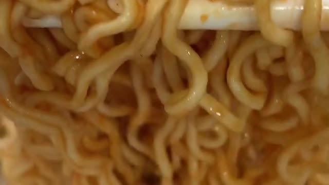 spicy intant noodles with siomai😋#samyang #spicyfood #asmr #satisfying #trendingshorts