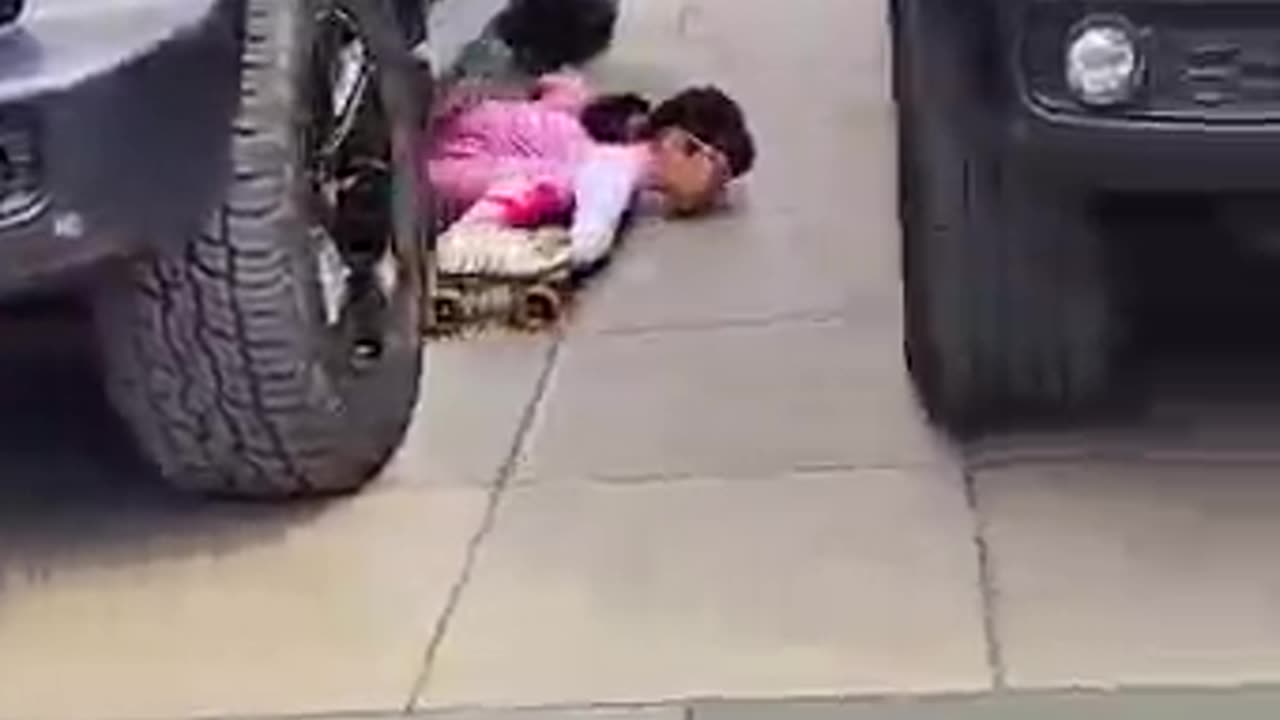 LITTLE GIRLS INCREDIBLE SKILL