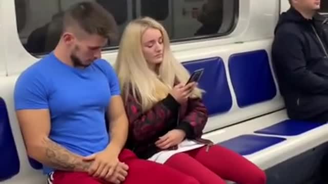 PrankVideo She's shocked by his SIZE🤣/ОНА В ШОКЕ ОТ ЕГО РАЗМЕРА😳/girls PRANK