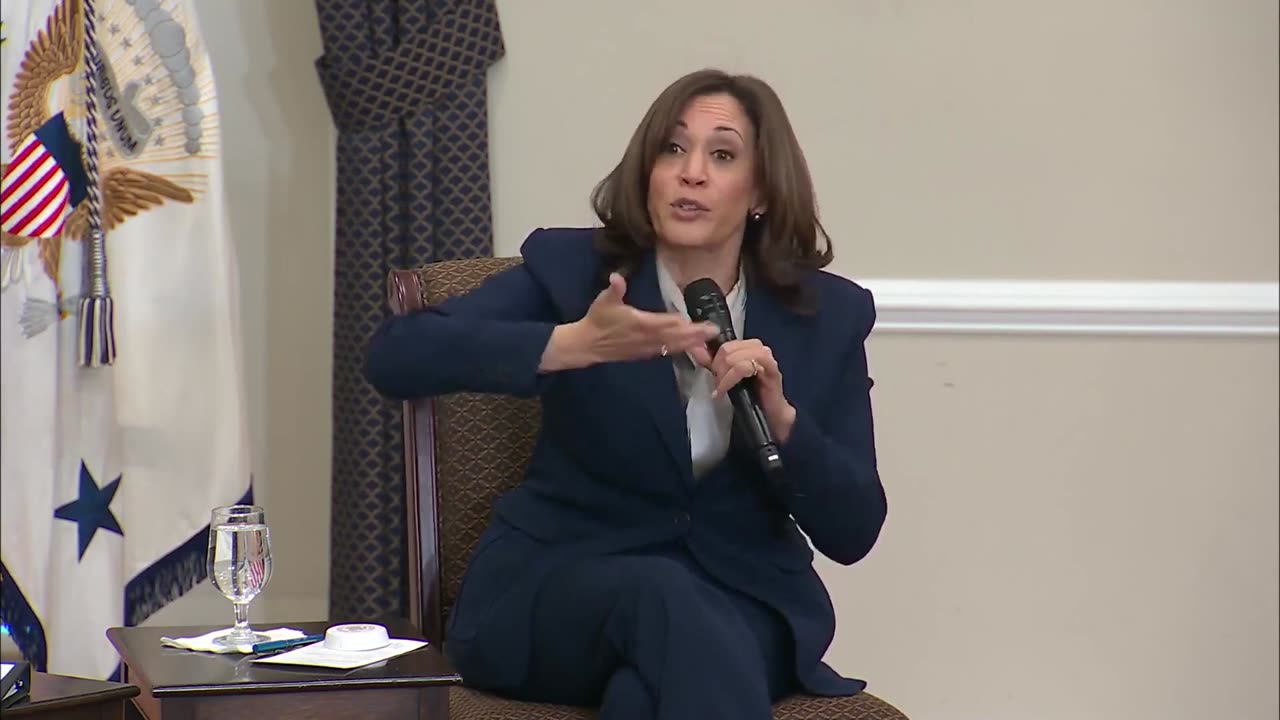 Kamala Harris Gets Giddy Over Venn Diagrams Again, If Only She Loved America This Much