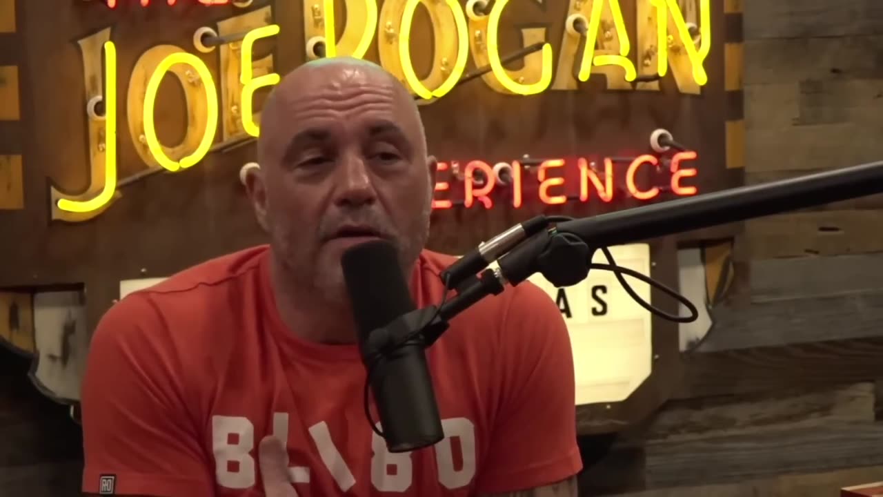 ONLY FANS DESTROYING HOOTERS ! Andrew Schulz & Joe Rogan