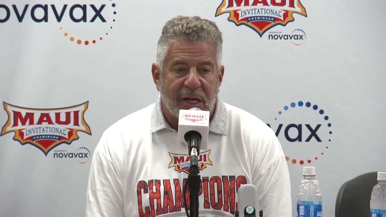 Coach Bruce Pearl centers Johni Broome & Dylan Cardwell after winning the Maui title